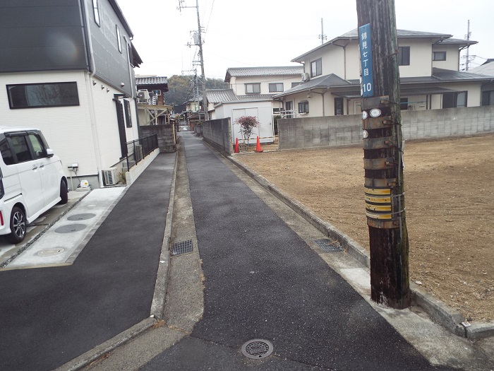 東側前面道路 東側前面道路