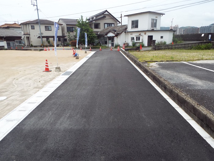 北東側前面道路 北東側前面道路