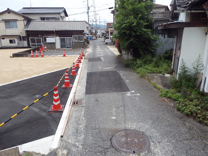 北西側前面道路(公道) 北西側前面道路(公道)