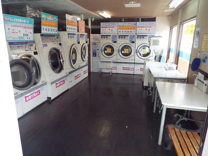 店舗:コインランドリー部分 (内装) 店舗:コインランドリー部分 (内装)